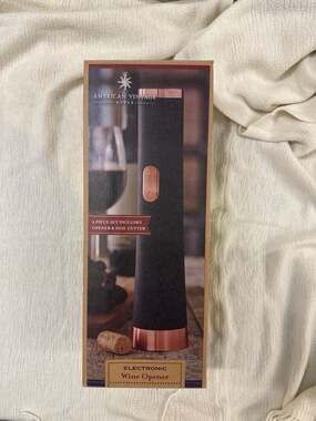 American Vintage Style Electronic Wine Opener 2-Piece Set with Foil Cutter